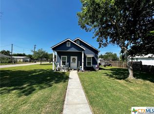 1324 E Fannin St, Luling, TX 78648