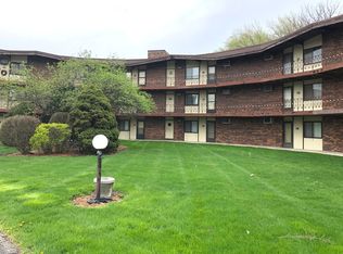 2306 Holiday Ter APT 156, Lansing, IL 60438