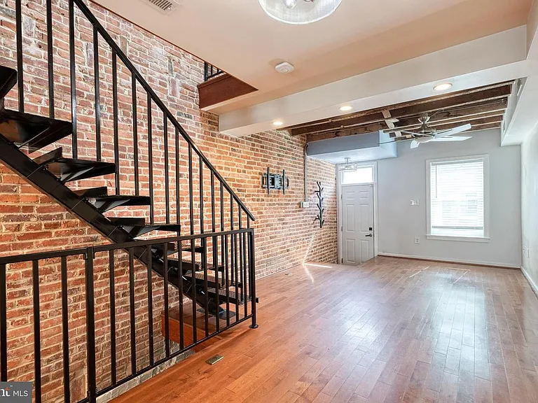 112 N Streeper St — Photo 4