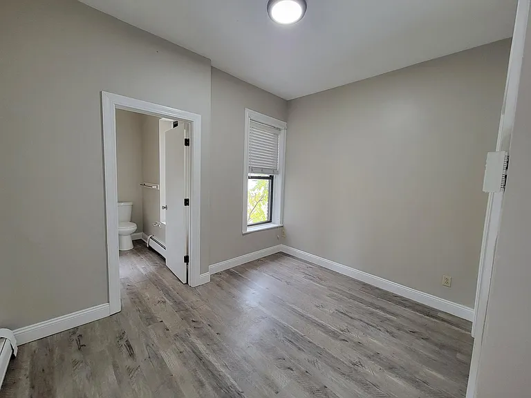 84 King St #2 — Photo 5
