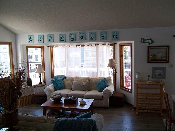 5th image of 4522 Central Ave