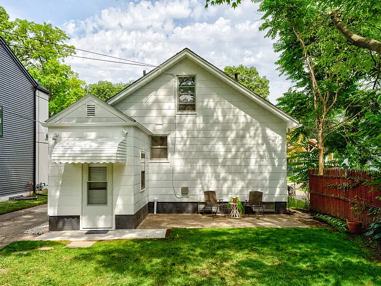 835 Allen St — Photo 40