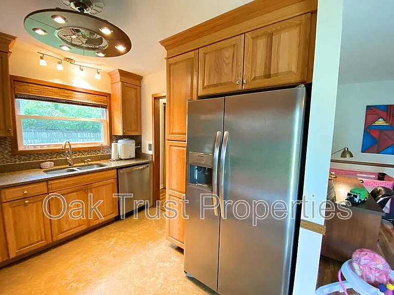 303 Christiee Ct — Photo 10