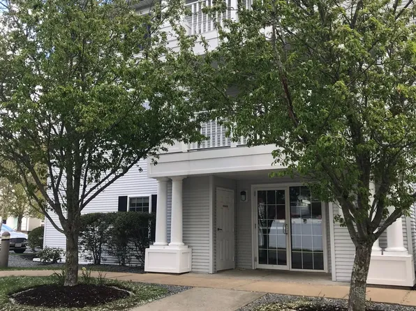 68 Temple St APT 301, Whitman, MA 02382