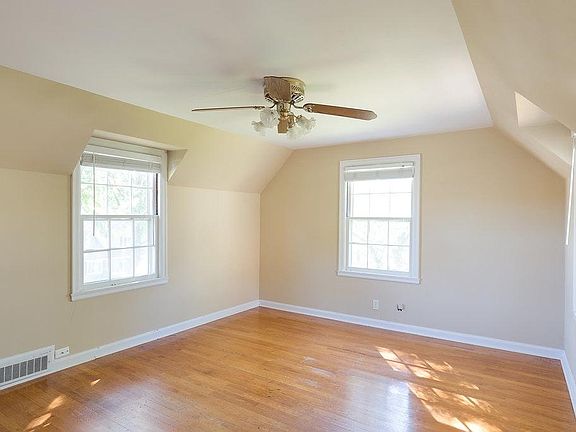 4th image of 635 E 66th St