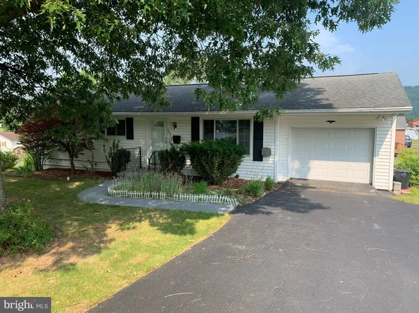 663 5th St, Romney, WV 26757