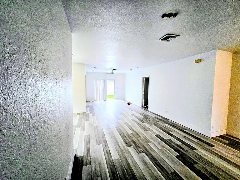 612 NW 6th Ave — Photo 6