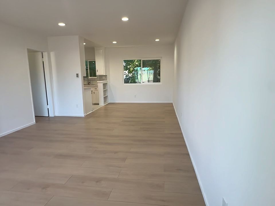 1st image of 13760 Bessemer St #4