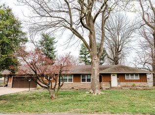 920 Hillcrest Dr, Monett, MO 65708