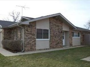 1424 Beverly Ln, Streamwood, IL 60107