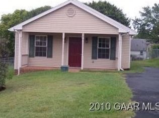 17 Mulberry St, Staunton, VA 24401