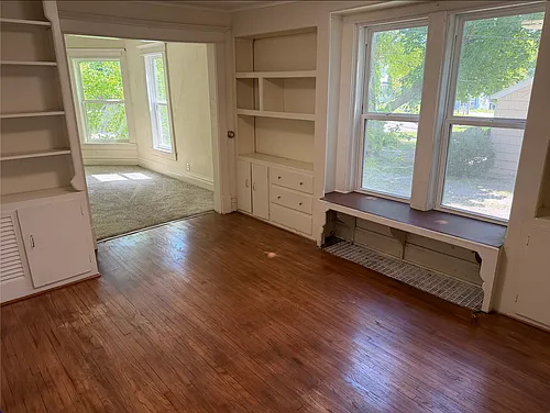 302 E Briggs Ave #1 Photo 1