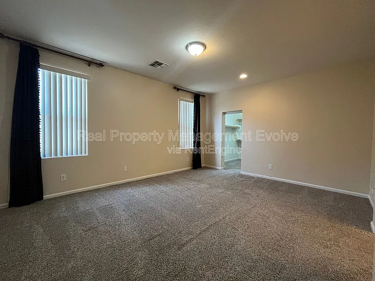 3454 E Constitution Dr — Photo 16