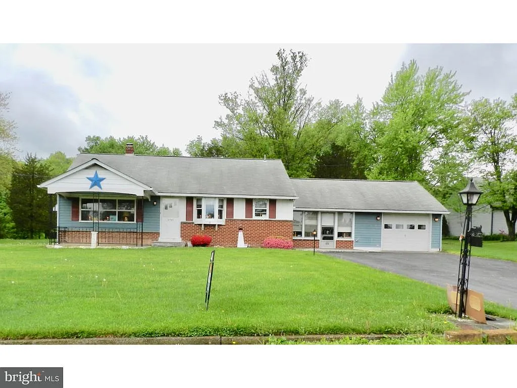 1700 Tabor Rd photo 1