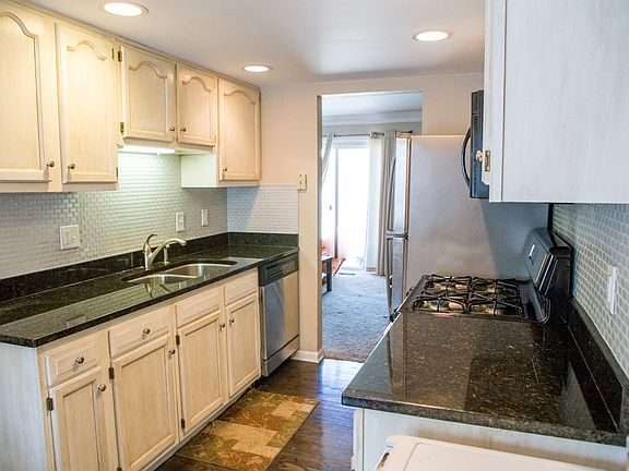 2nd image of 2556 Scioto View Ln