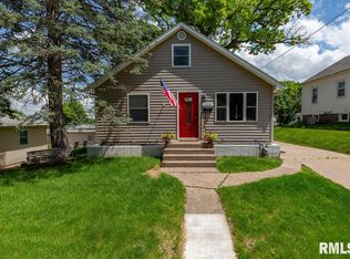 215 15th St, Silvis, IL 61282