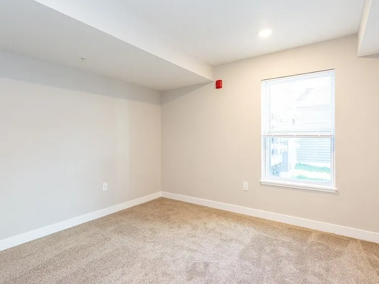North Hillburn Apartments — Photo 11