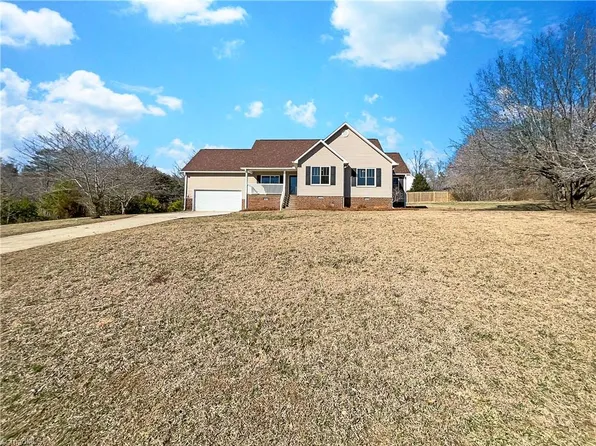 9020 Kelly Lee Ct, Stokesdale, NC 27357