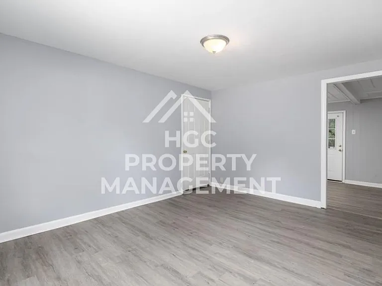 1228 Irving Ave — Photo 22