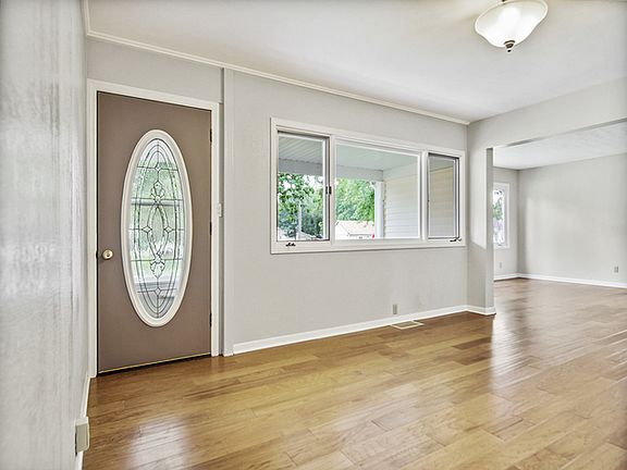 3rd image of 295 W Lincoln St
