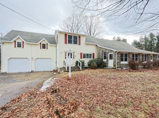 576 Reservoir St, Holden, MA 01520