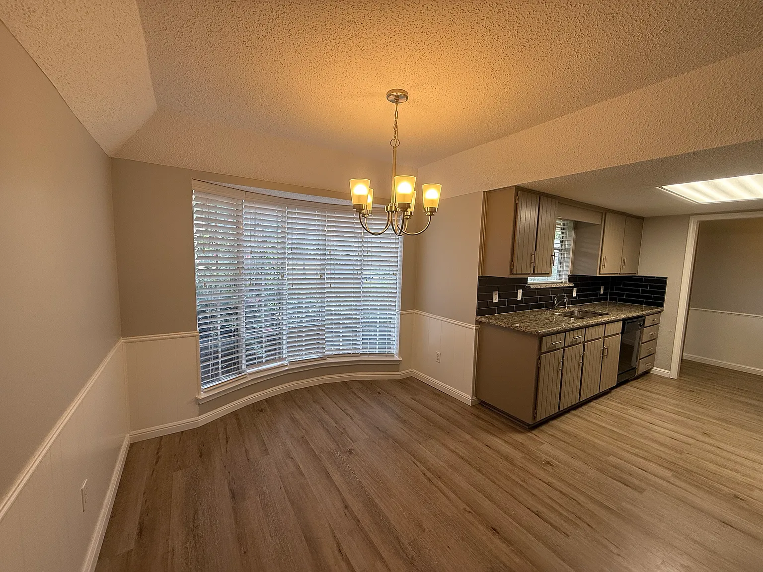 3 bed, 1400 sqft, $2,300 — Photo 3