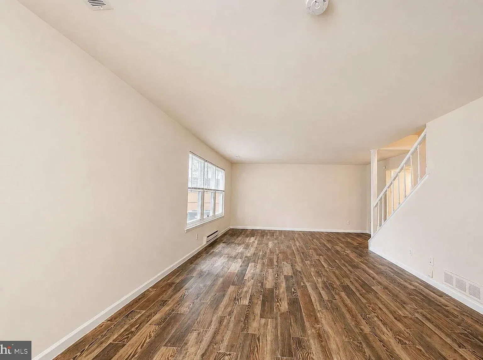 2 bed, 1.5 bath, 2416 sqft, $2,200 — Photo 4
