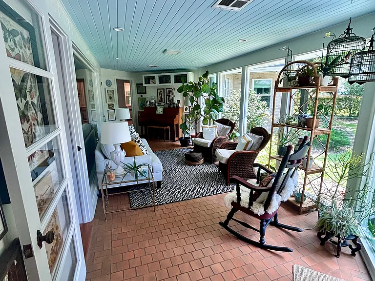 1203 Easton Dr — Photo 10