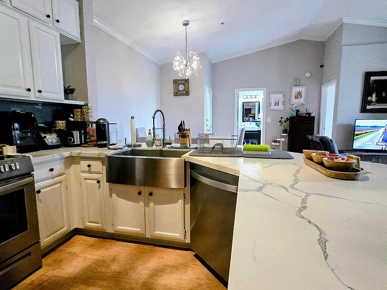 2111 Welch St #B315 — Photo 15