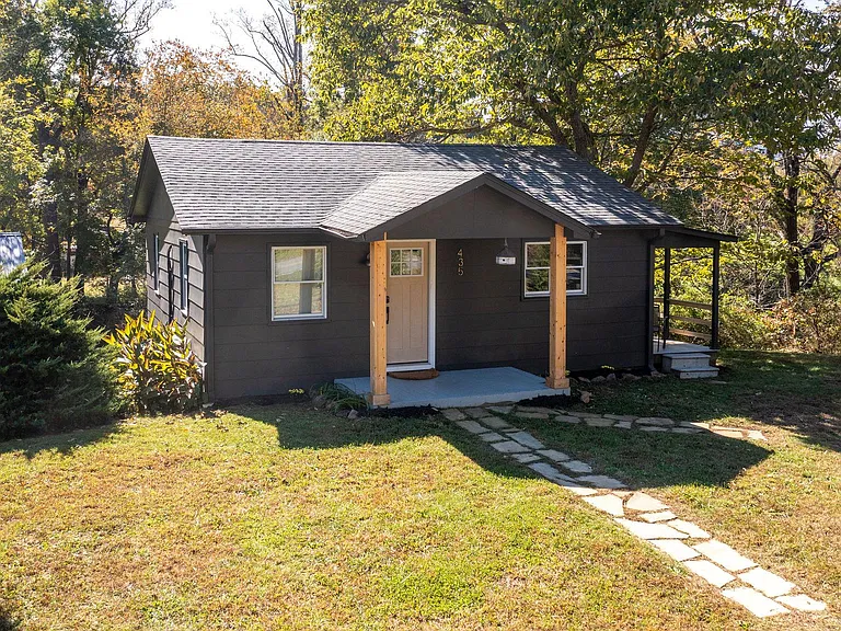 435 Reems Creek Rd — Photo 3