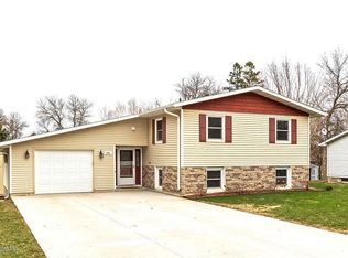 582 E 5th St, Zumbrota, MN 55992