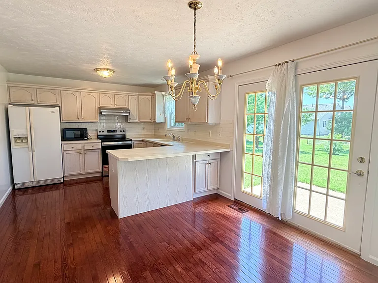 611 Buttercup Dr — Photo 5