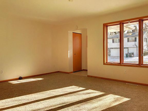 4th image of 677 43rd Ave NE #677