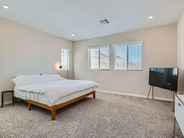 11604 Desert Hollow Ave — Photo 16