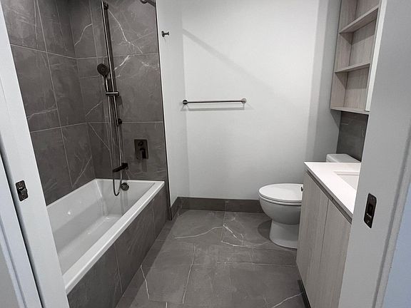 4th image of 350 N Halsted St #C1