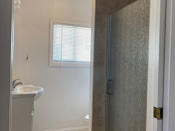 3rd image of 2154 Buena Vista Ave