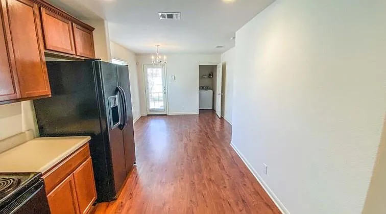 915 Alamo Plaza Dr — Photo 3