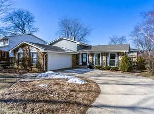 5S710 Ridgeview Ln, Naperville, IL 60540