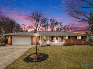 215 Johnson Cir, Defiance, OH 43512