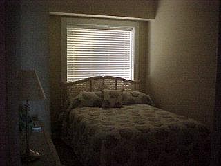 4th image of 100 OLDE TOWNE YACHT CLU #402