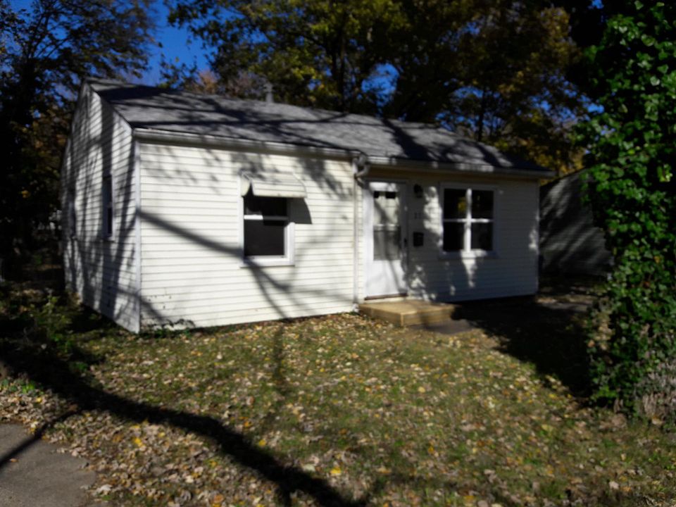 2nd image of 25 Lilac Ln