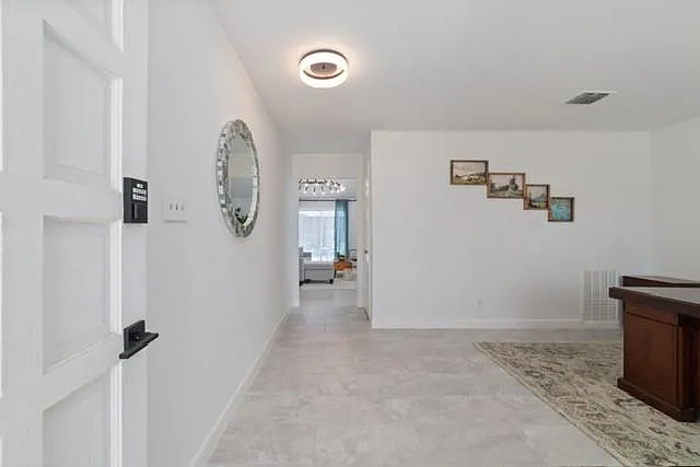 3 bed, 2.0 bath, 1694 sqft, $2,000 — Photo 2