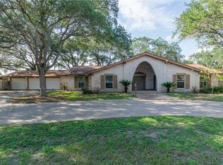 1307 Lincoln St, Alice, TX 78332