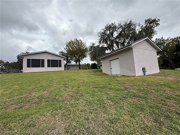 5th image of 209 McCoy Dr