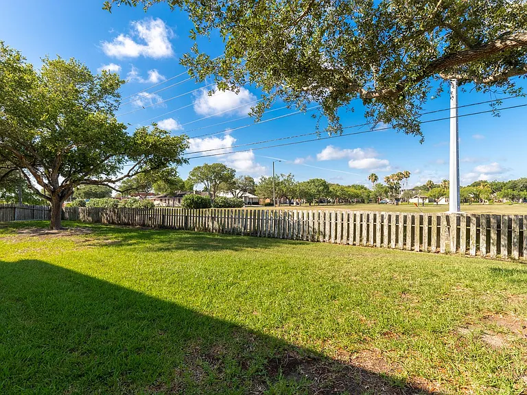 5501 Burnham Dr — Photo 33
