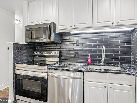 3rd image of 4956 Mermaid Blvd