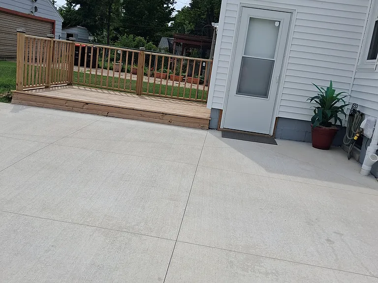 2046 W Hudson St — Photo 5