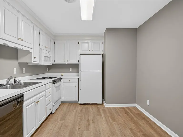 1630 Oxford Rd #F — Photo 22