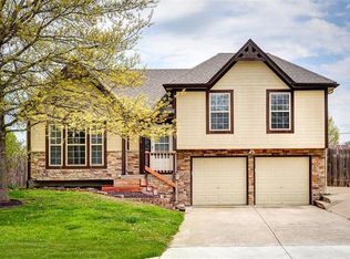 913 W 7th St, Edgerton, KS 66021