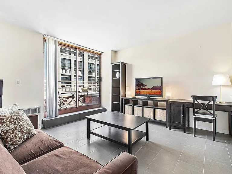 393 W 49th St #5Y — Photo 4